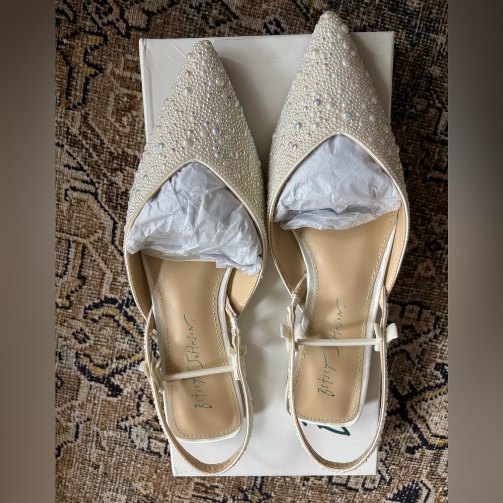 Betsey Johnson Ivory Pearl Beaded Pointed Slingback Mules